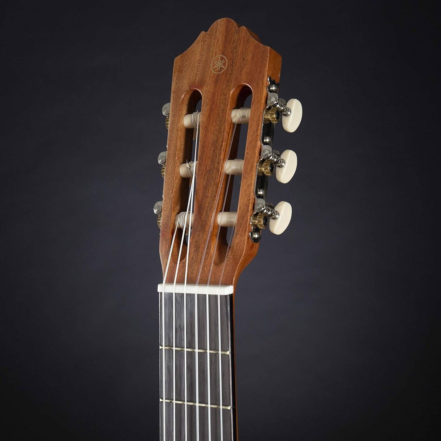 Guitarra Yamaha C40MII clavijero frontal, clásica flamenca